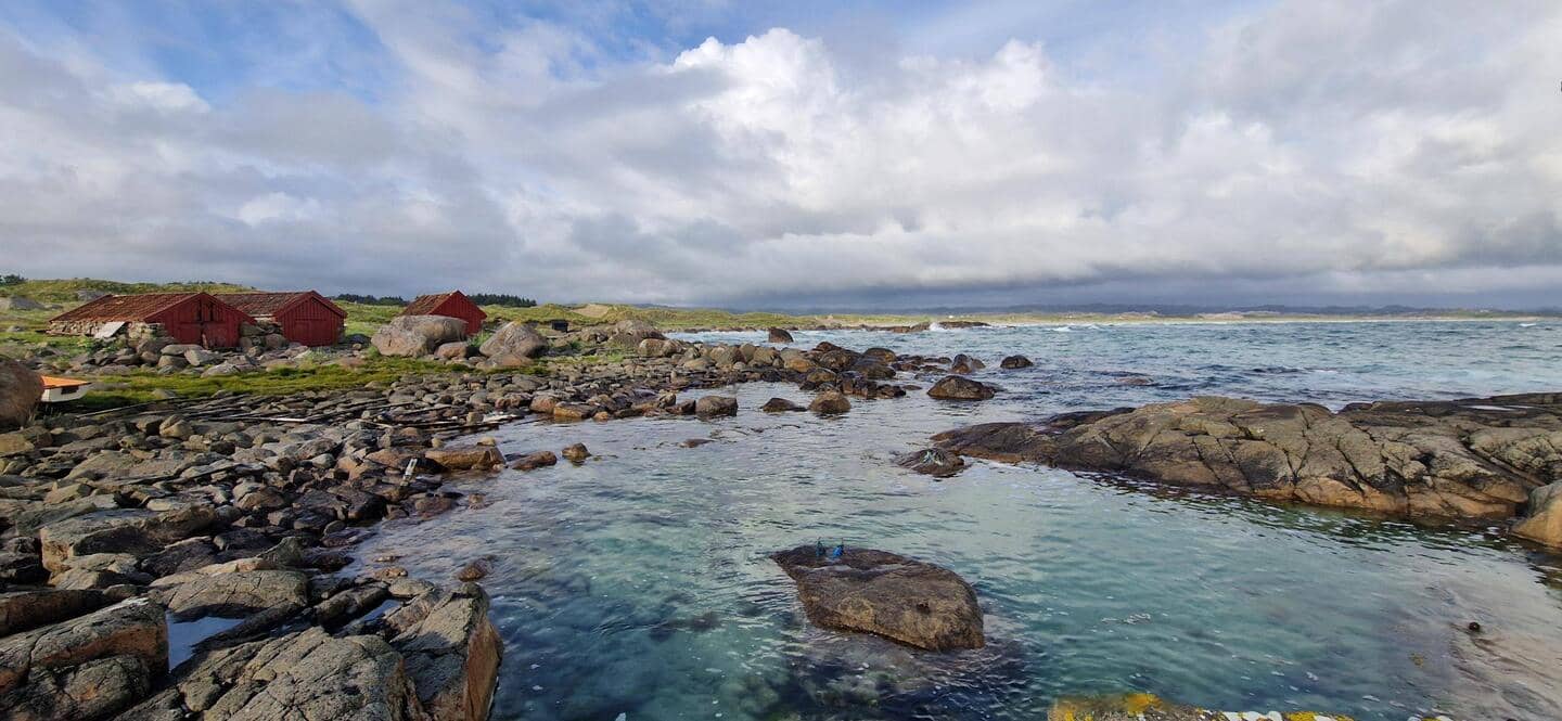 3000-kilometre-road-trip-with-map-compass-and-fridge-featured